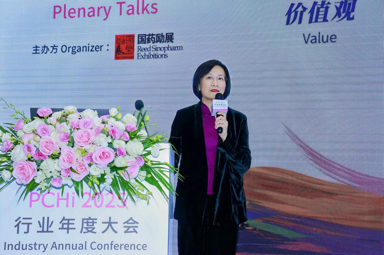 中国香料香精化妆品工业协会理事长、医学博士颜江瑛女士.png
